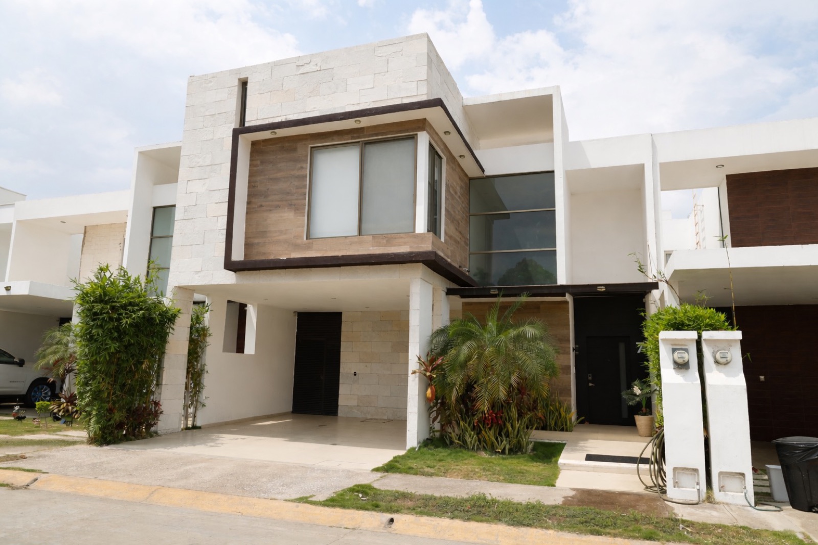 Casa remodelada en venta con alberca, Real Campestre Cluster 12 Casa 7, Villahermosa